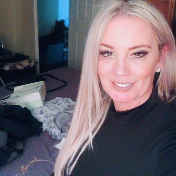 Meet your Posher, Corry - Picture 1 of 1